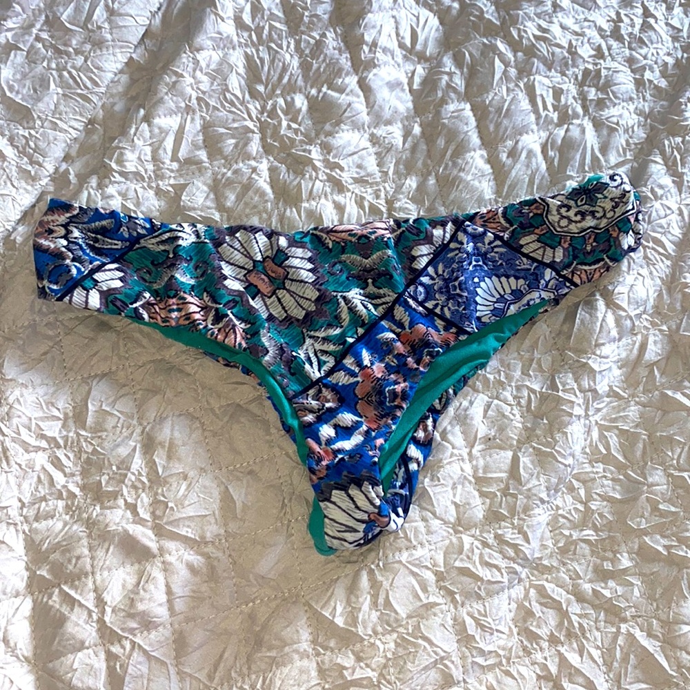 Cheeky bikini bottoms